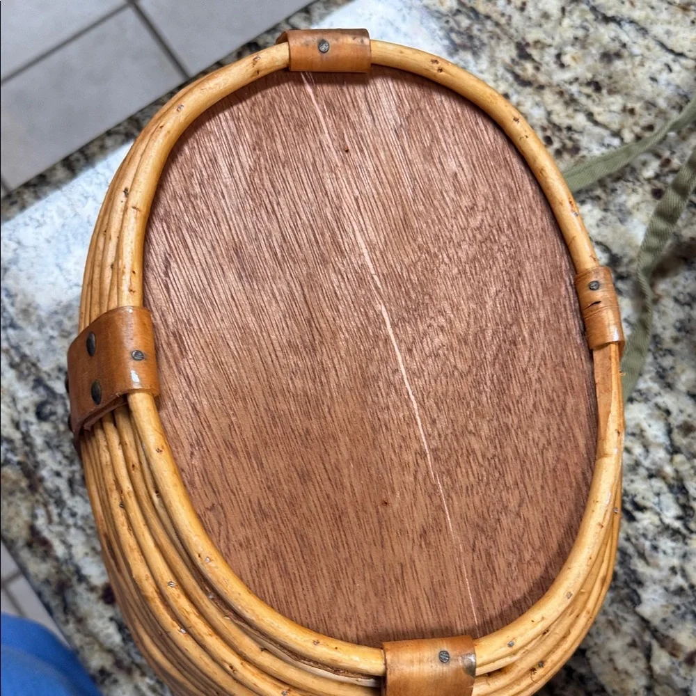 Baskets Oval Rustic Brown Wicker Baskets Set and 1 Green Leaf Liner